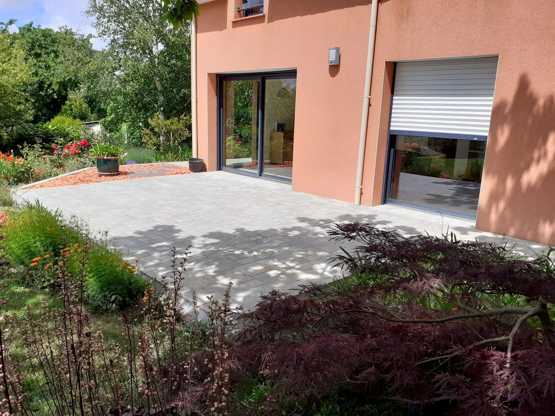 Terrasse en pavés préfa béton Germania antik calcaire coquillier 3 formats