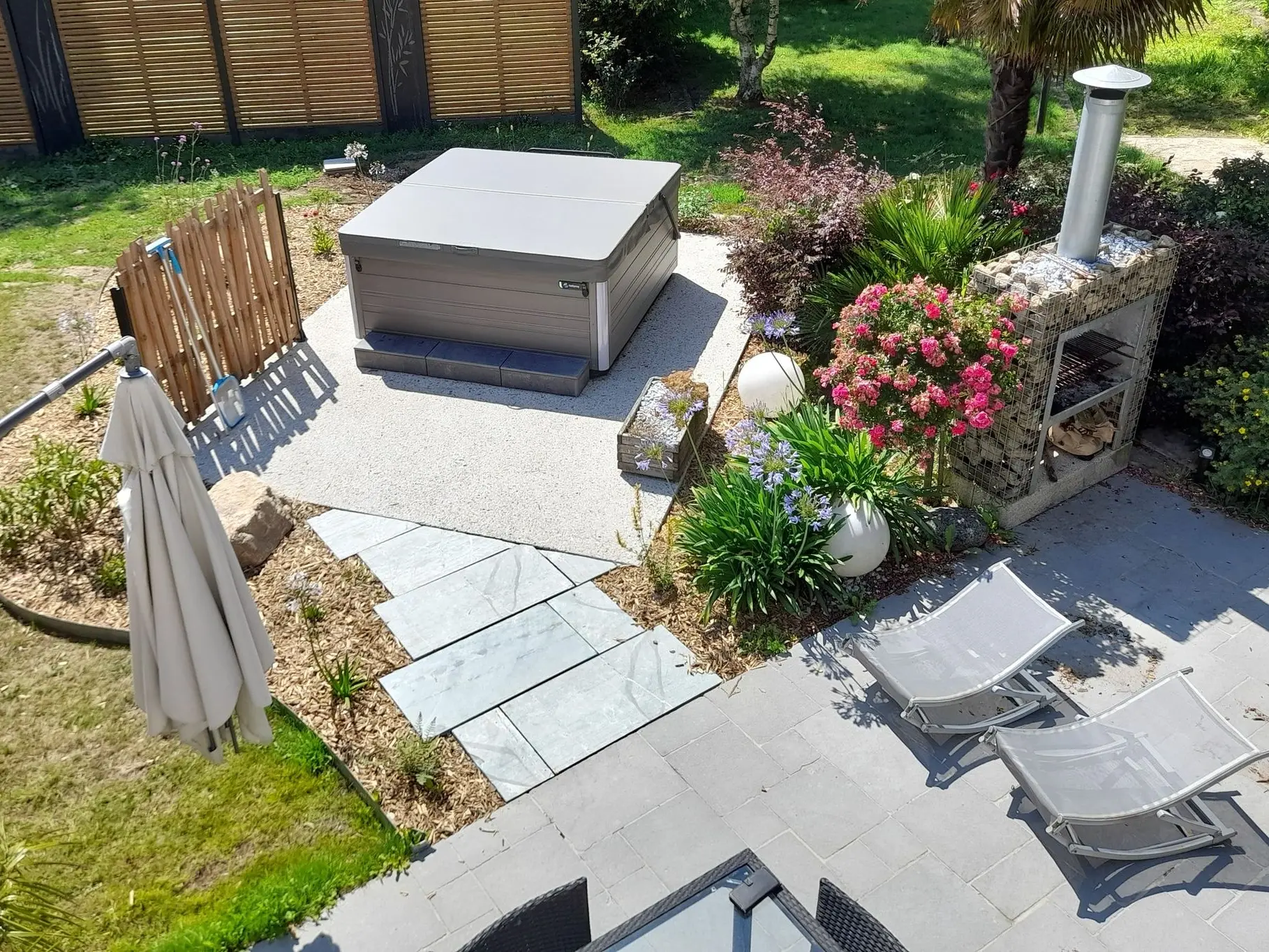 Terrasse en béton désactivé gris